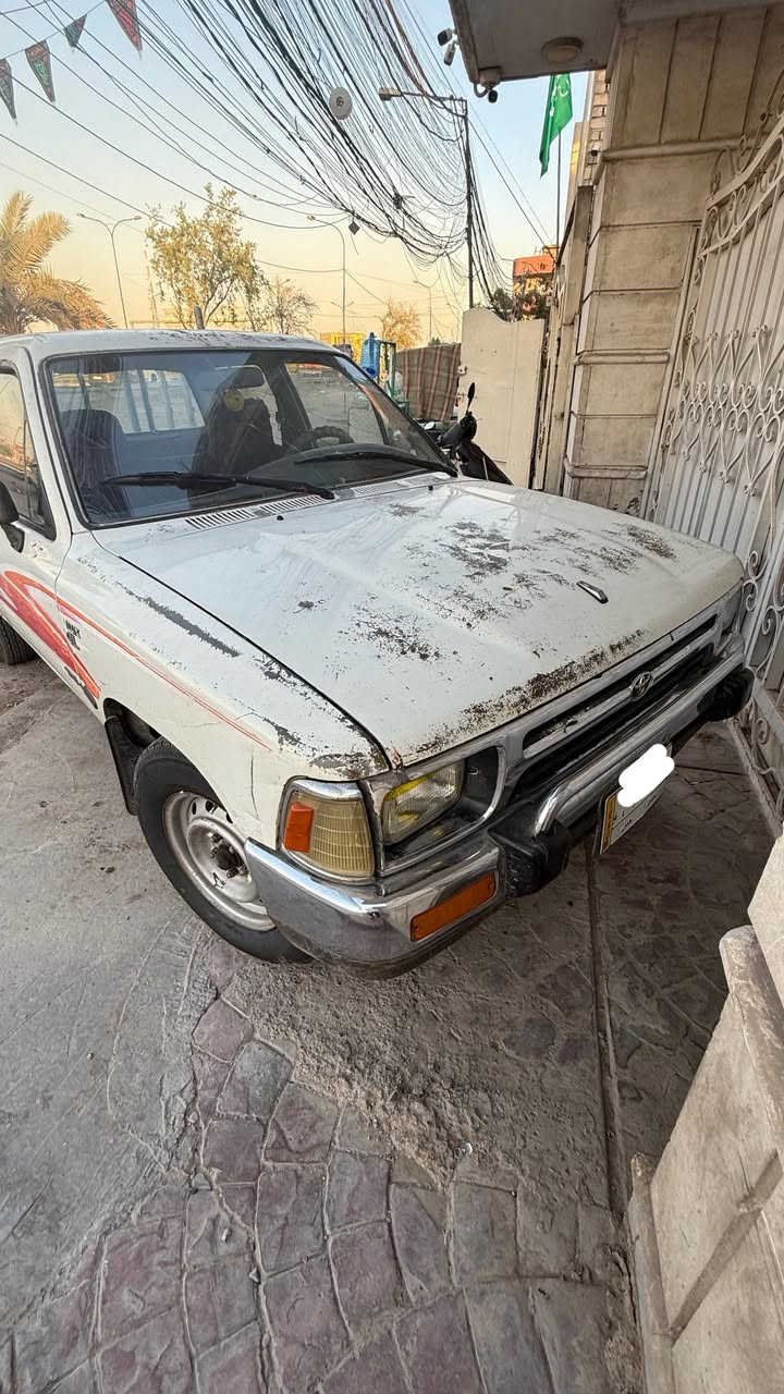 السلام عليكم تيوته هيلوكس للبيع موديل 1992 كلها عله بلاد لا معمره ولا مصبوغه تخم تاير جديد كهربائيات كلها شغاله كير اكسل كله بلاد سياره مال بيت رقمها بغداد سعرها 65 وبيها مجال قليل مكان السياره بغداد الوزيريه  للاستفسار رقم   ‭***********‬
