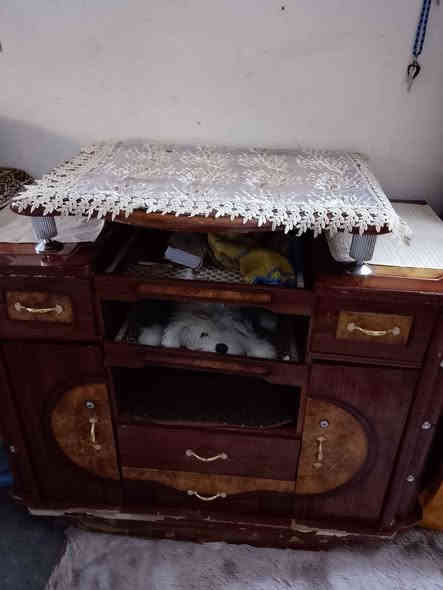 غرفة نوم للبيع مستعملة خمس قطع ماليزي بيها اضرار بسيطة سعر ٢٥٠ قفل مكاني بغداد حي النصر *********** Colombo
