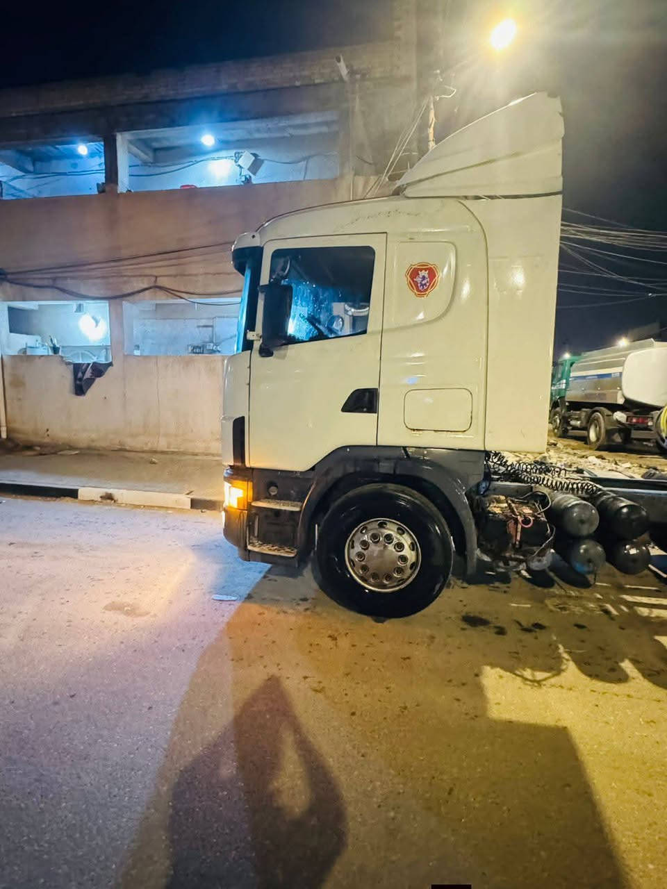 السلام عليكم ورحمه الله وبركاته سكانيا للبيع 2004 جوبلس سكس
محرك 8 انجگتر كير 3*3 جاهزة من كلشي باتريات جدد محرك بخار بدون تنقيص شاصي لامطول ولا بي كسر تايرات نظاف السيارة معاملة حاليا أتعهد بتسجيل رقم وسنوية بصرة راس قاطرة  السعر 165وبيهة مجال بسيط الشراي يتصل على الارقام التاليه ***********
*********** مكاني بصرة قرب ساحة سعد
