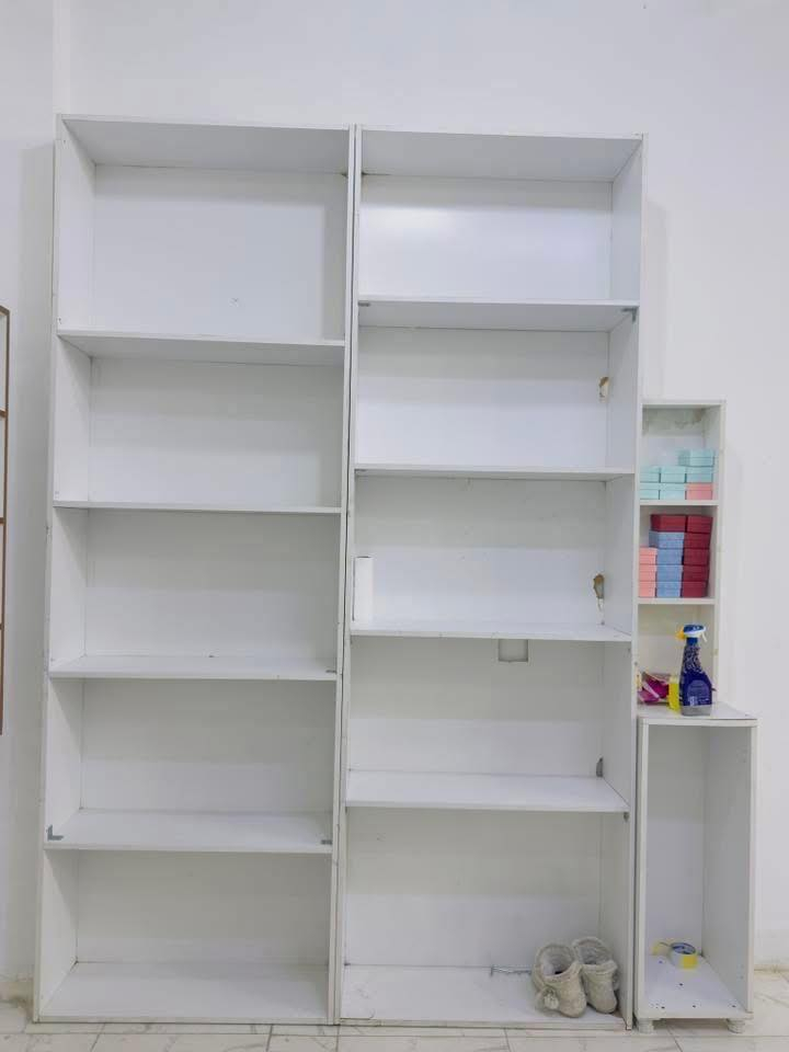 الرفوف سعر القطعه ٢٥ الف   والستاندات ملابس  بيها جروخ سعر قطعتين ب٣٥ قطعه وحده ب٢٠ عنواني اربيل مناره  ***********
