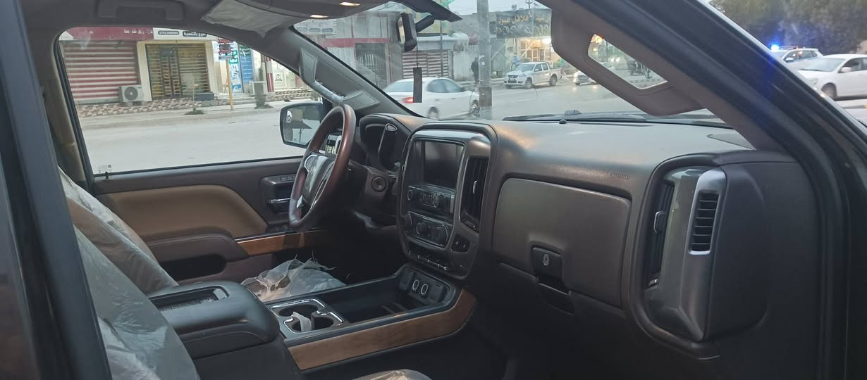 شيفروليت سلفا دور
موديل 18
رقم بغداد الدولي 
مكينه 8
سياره جاهزه من كلشي
مابيه اي نقص 
سوناره موجود بصور
عنواني ديوانية 
سعره 170 وبي مجال 
***********
