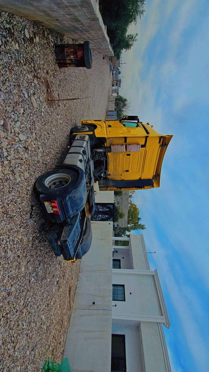 اکتروس وحش 2015 امامي جوبليس فول مواصفات فقط بدون ريتايدر سعر 260 ورقة و شوية مجال سنوية بس راس تريلة
***********
