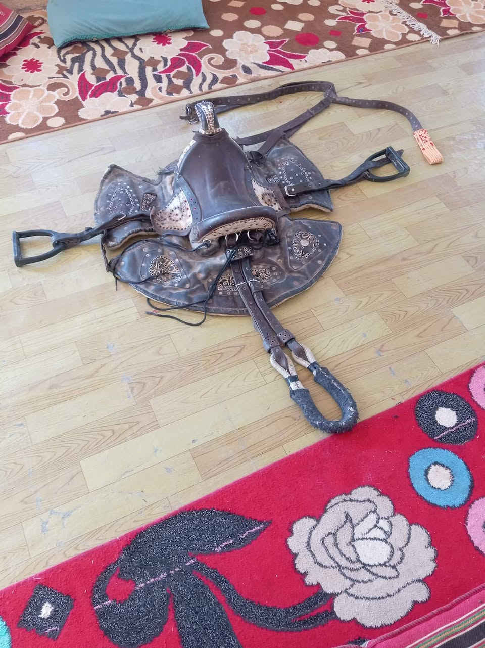 حي الله الخياله يتوفر سرج حياوي البيع ***********
