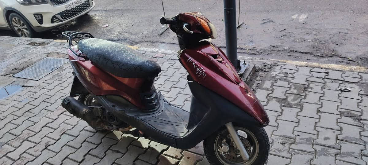 سلام عليكم شباب عندي بريز للبيع دراجة خير من الله بس عيبهة صندوك مشكوك او دشبول مابي عداد او اطيك هاي صالنصة هدية بس شراي مو تخابر او تضرب بوري بسبب الوعود الكاذبة رقمي *********** عنواني الاعضمية راس الحواش  نتبه صالنصة جديد مشادهة أنتة شدهة 🤍🤍
