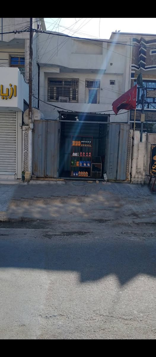 السلام عليكم بيت للبيع الكمالية شارع الاصفر العام تجاري يرهم سكن و استثمار وارد شهريا 700 الف للبيع بسعر مناسب رقمي ***********
