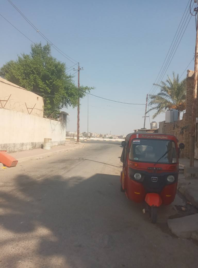 دار للبيع مساحته ١٦٨
طابقين  بناء حديث

كوت العزه القديمه يبعد عن الشارع الرئيسي منزلين
شارع مركز الشرطه 
التواصل ***********
