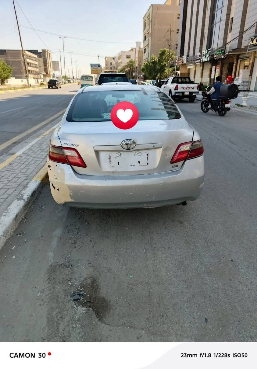 السلام عليكم
كامري 2007
سيارة خير من الله. 
صدر امامي خلفي جديد مبدلة. 
تخم تايرات جديد. 
باتري جديد. 
جامة امامية جديدة. 
تبريد مكينه كير خير من الله.  
رقم صدامي. 
معاملة رقم كاملة باقي استلام لوحات.  
السعر 69وبيها مجال حك الجية 
رقم تليفون (***********)
