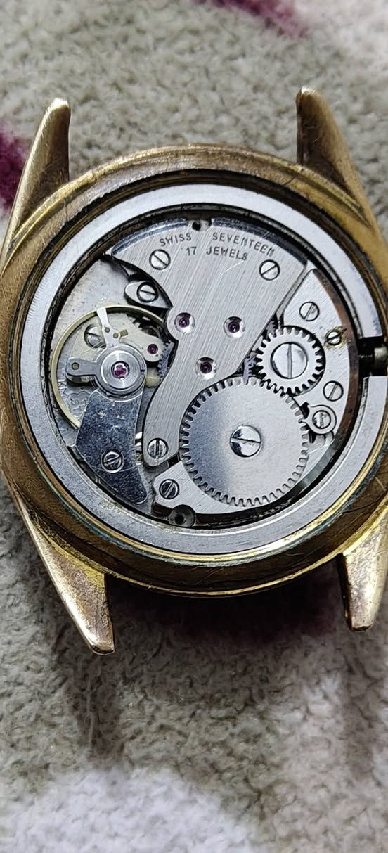 بسم الله الرحمان الرحيم
ساعة سور سويسري فنتج
تكويك انتاج قديم نظافة جيدة قطره 36.7 ملم
تعمل بكفائة 
لتفاصيل اكثر او الحجز مراسلة الصفحة او الاتصال واتساب
***********
🌹الصدق والامانة شعارنا🌹
