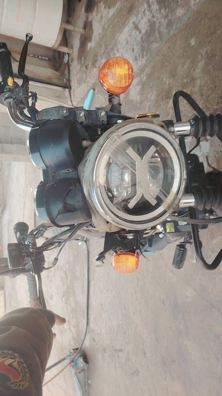 سلام عليكم دراجه دايوان موديل ٢٠٢٥ جديده دراجه بدون كمرك بيهة حادث بسيط مثل مشوف بل صوره بس ماسده ولشفقه مال وجه مكسرات اما لايت شغال كهربائيات كلو شغال سويجين بصمات ثنين مكان بغداد حي النصر الشراي يتصل ويدلل *********** متواجد وتساب فقط
