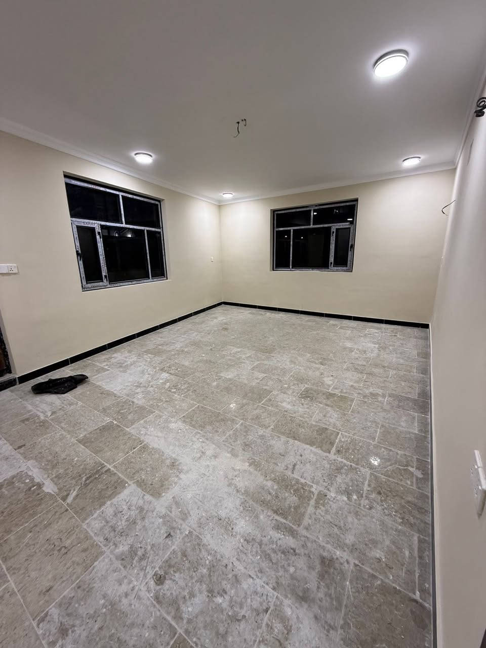 #للايجار___في____السيديه
دار مساحه 130

يحتوي على 4 غرف نوم وصاله ومطبخ وخدمات 

بدل الايجار ***********

زيد الشمري
