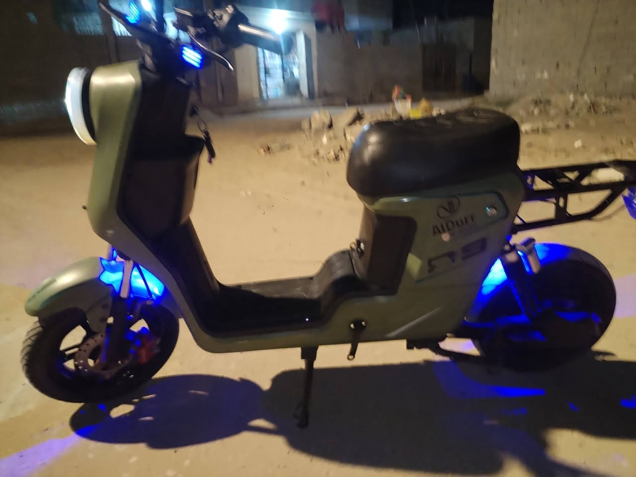 سلام عليكم دراجه R9 البيع نقص كشن خلفي وجاملغ خلفي فقط السعر 250 وبيها مجال الشراي التواصل *********** فقط واتساب او خاص
