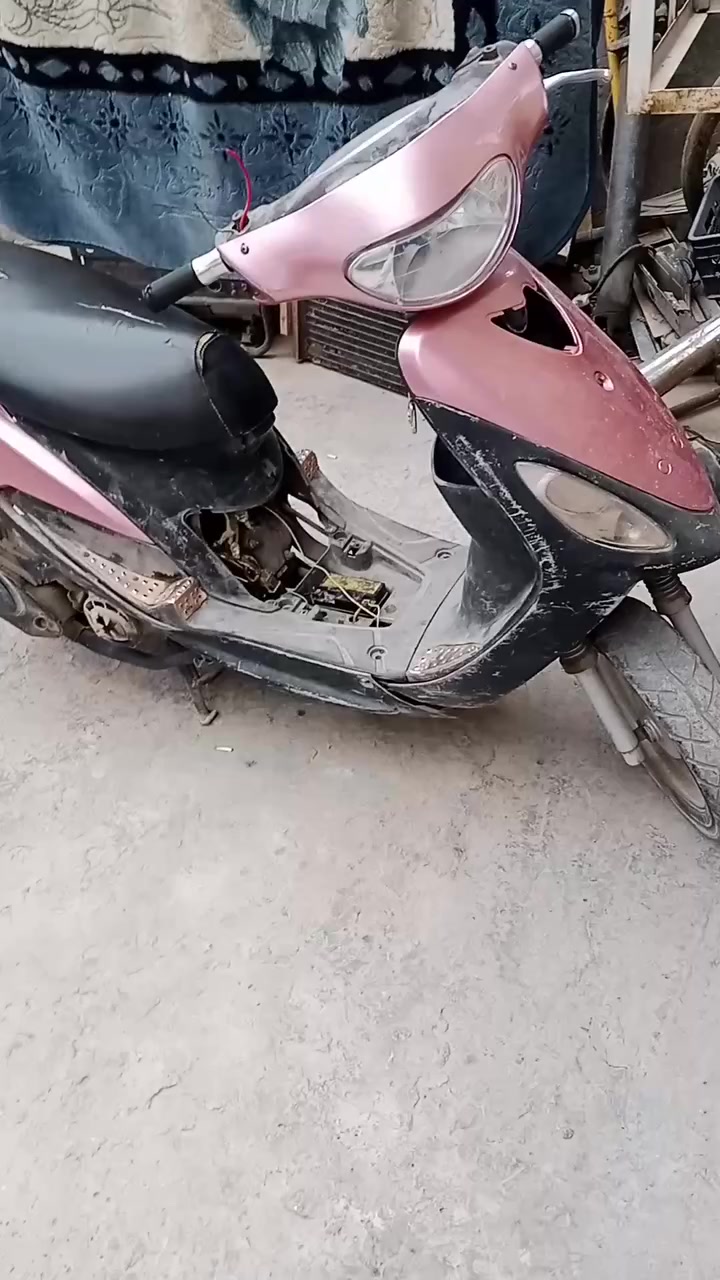 سلام عليكم دراجه للبيع تشتغل بس اتاخر بل تشغيل ابيع كوم حديد ابيع طافيه قيم بلي يرظه بي الله أو بيك خير ودلل أو إذا اكو مراوس عادي اطيب فرق مكاني بغداد الكماليه قرب المشتل رقم الهاتف ***********
