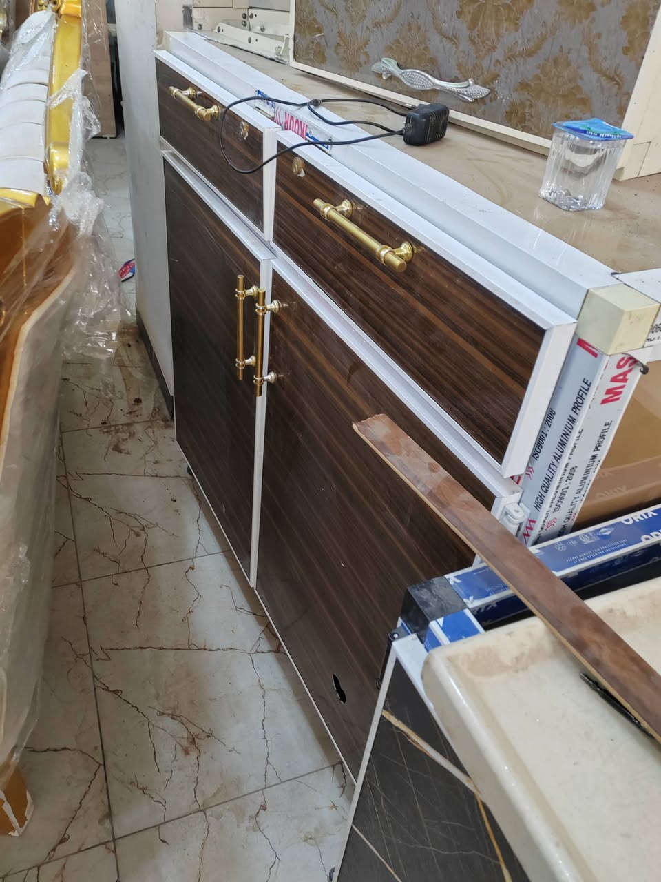 العنوان فلوجه حي شهداء قرب مرطبات مشمشه مزاد ابو كاظم البطاوي *********** يوجد خدمه توصيل الباب بيتك بل أجره
***********
