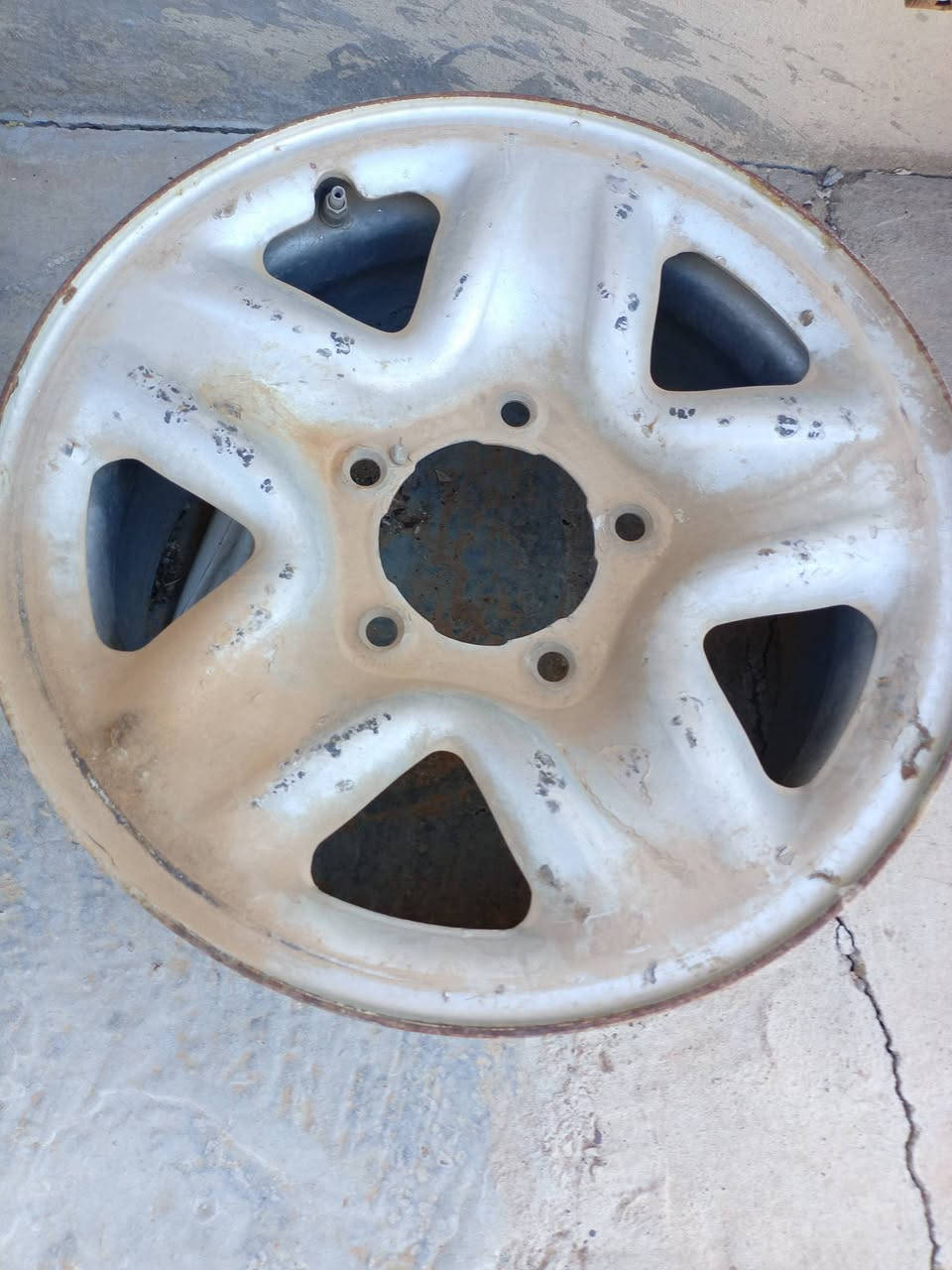 السلام عليكم ورحمة الله من رخصة الأدمن عندي هذني الغراظ مال مونيكا 2003
كمبريسر بشرط الفحص سعره 100
سيبايات قماره كاملات هنه وبراغيهن جيب وشد سعر 75
اكسل امامي كامل مكمل ويه تفرعاته سعر 150
هوك اصلي سعره 25
الويل سعره 20
واذا واحد ياخذهن شلع راح إداري بل سعر
للاستفسار ***********
