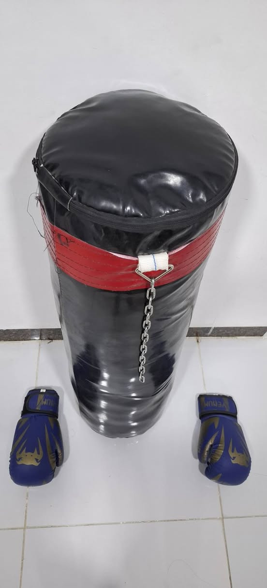 سلامو  عليكم
كيس ملاكمه للبيع وزن ثقيل  مع قفازات مكان كركوك 
***********
