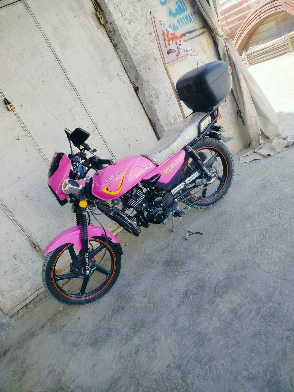 سلام عليكم ((دراجه سونك )) للبيع موديل 2024 دراجه نظافه فول كلشي ما امبدل بيهة بس الجاملق امامي وكلشي مكفول بيهة واوراقه بيهة اصوليه ((المكان بابل اجبله )) الاستفسار  والسعر اتصل على هاذه الارقام ***********ـــ ***********ويتوفر واتساب
