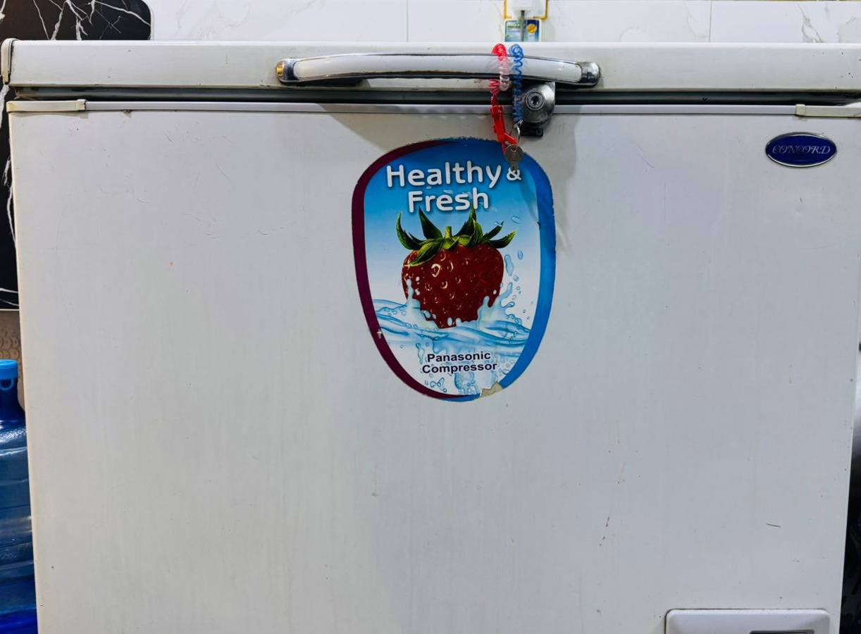 مجمدة كونكورد مستعملة للبيع
بلد الصنع: صنع في لبنان.

Concord (موديل FC1100-SR):
المواصفات الأساسية
• السعة: 290 لتر (الحجم الداخلي).
• استهلاك الطاقة: 170 واط.
• التيار الكهربائي: 1.1 أمبير.
• الجهد الكهربائي: 220 فولت.

مجمدة مستعملة للبيع بسعر 200 الف دينار عراقي قابل للتفاوض 
العنوان بغداد الكرخ / مراسلة الخاص


**إذا كنت صاحب هذا الإعلان وتريد حذفه لأي سبب، رجاءا أرسل رسالة إلى الدعم الفني**