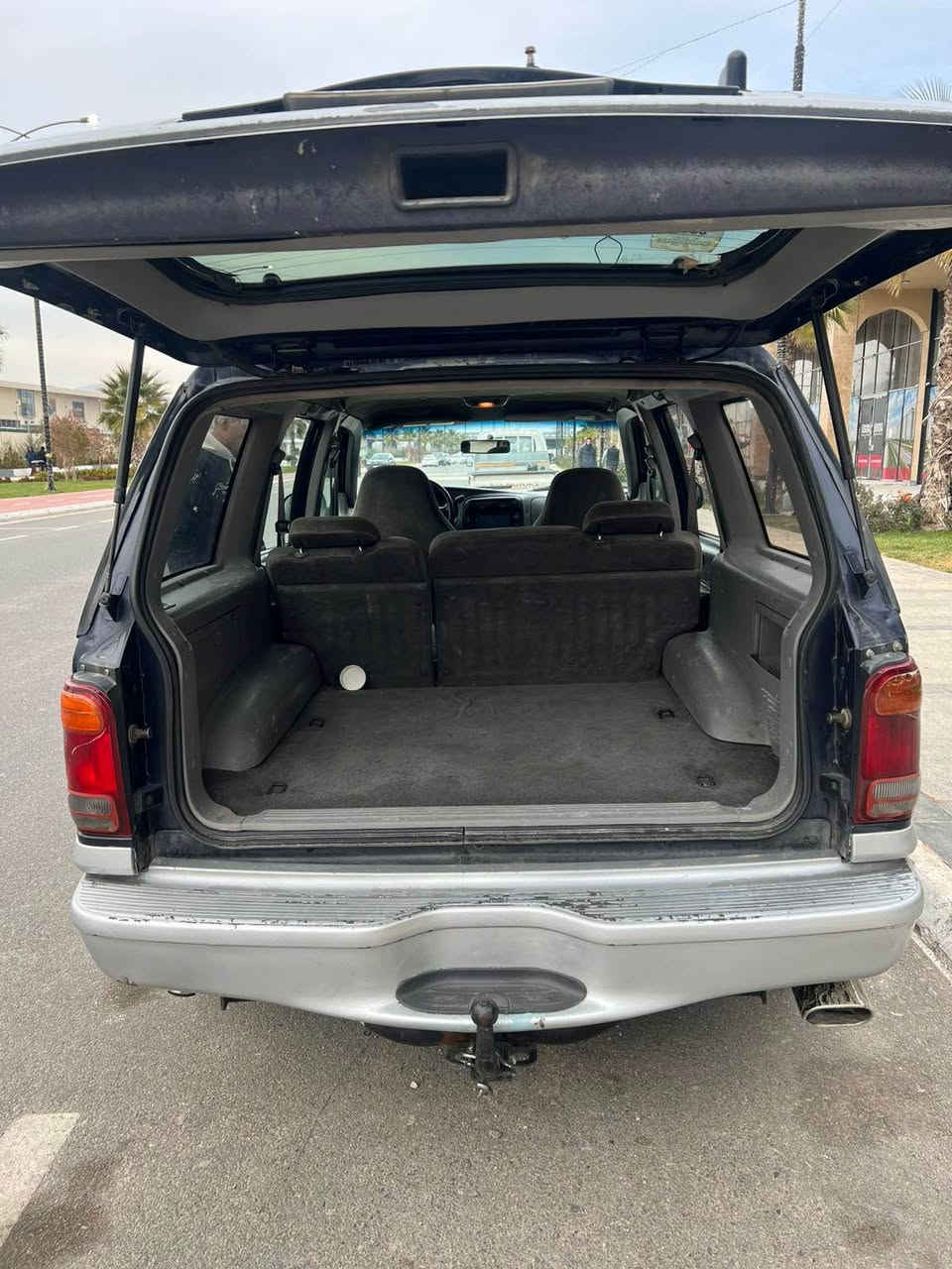 سەرەتا بەناوی خوای گەورە
فۆرد ئێکسپلۆرر مۆدێل ٢٠٠٠
میکینە ٤٠٠٠ دەبڵ ئەکسل غازو بەنزین نۆزڵ پلاک و بانس و فلنجەی تازە گۆڕاوە کامل مەسروف کراوە کارەبای و هەموو گیانی بەشەرت تەبرید سارد وگەرم لەسەر سیوچ ئەکسل و دەبڵ ئەکسل بەشەرت ٤ تایەی تازە بێ لێدراوی کامل بۆیاخ لەسەر کاڵ بونەوە رەقەم سلێمانی سەنەوی و ئەولیات خرامە بە شەرت مەکینەی بەشەرتی دوکەڵ و بوخار 
شوێن سلێمانی سعر ٦٤ مەعامەلە گۆرینەوەش ئەکەم
***********
*********** السليمانية, العراق
