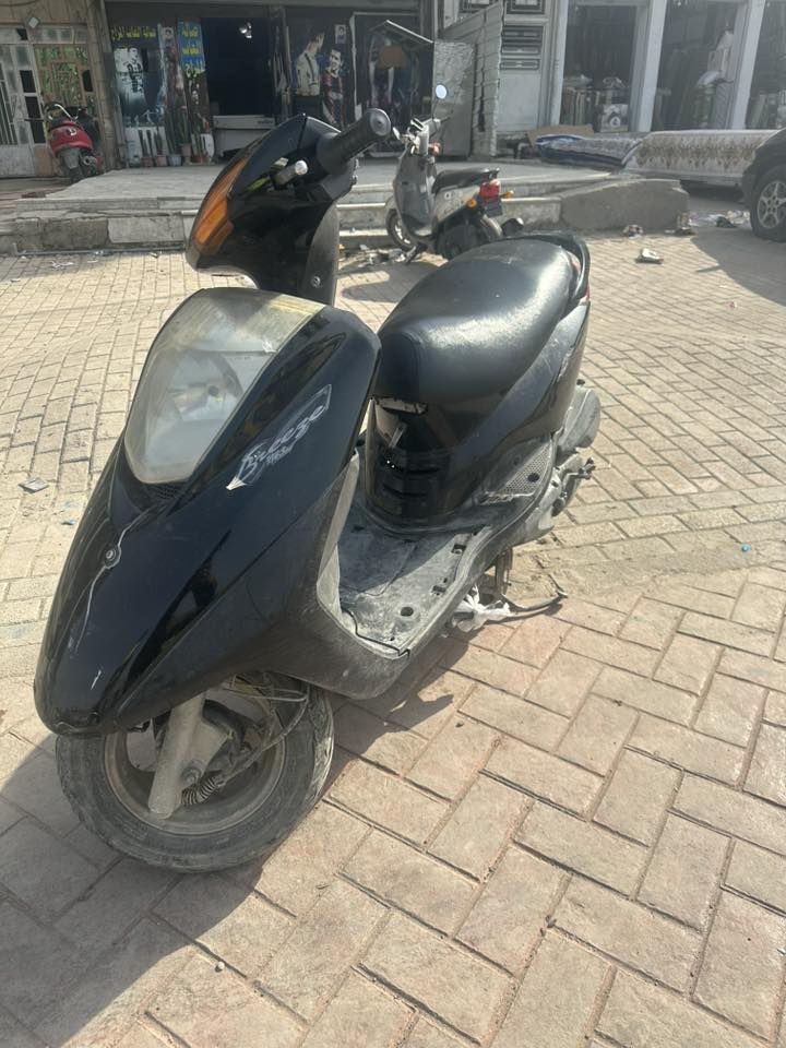 سلام عليكم بريز للبيع دراجه جديده مكينه ناعمه 
مدينه الصدر 
السعر 725 وبيهه ومجال حك جيه 
هاتف 📱 ***********
