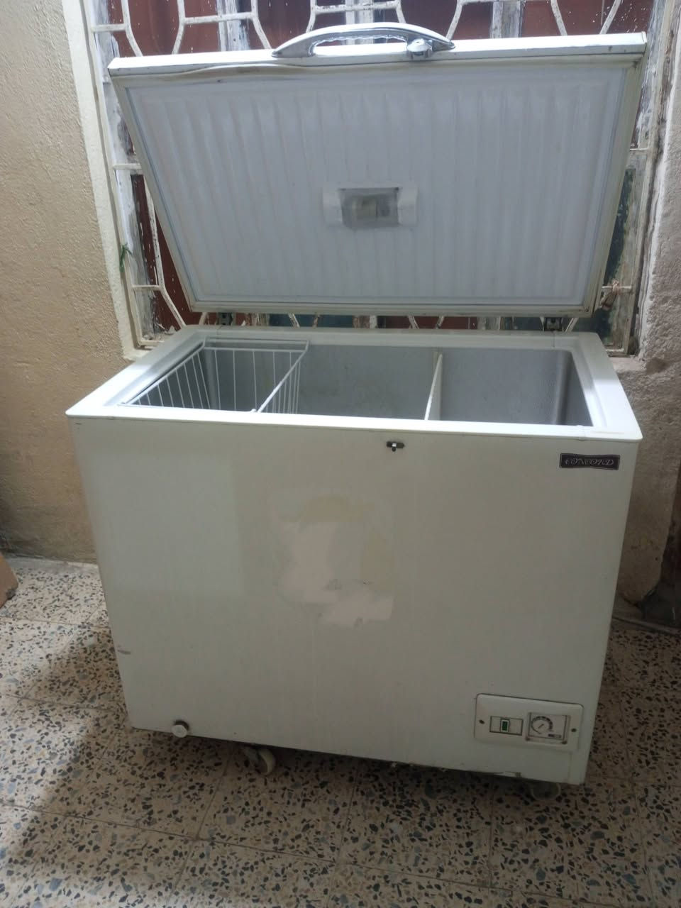 مجمده بلادي مداخله تصليح نضيفه كلش شرط الفحص للبيع سعره 200 وبي مجال اتصال هاتفي ***********
