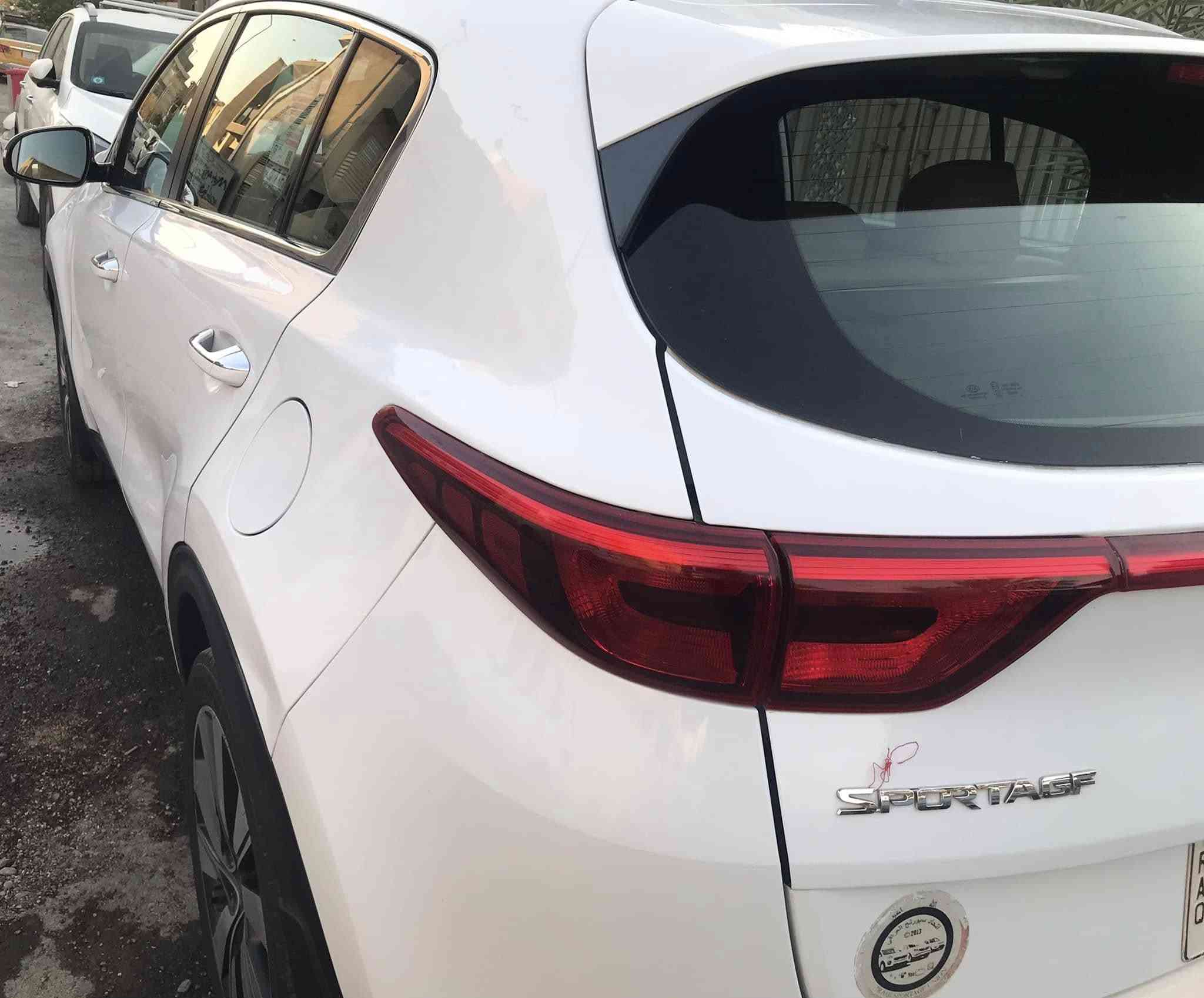 السلام عليكم…
كيا سبورتج خليجي ٢٠١٧ 
محرك ٢٠٠٠ دوش
بيها قطعة صبغ چاملغ خلفي
السعر ١٧،٠٠٠ 
بغداد اليرموك
*********** 
غير متواجد على الفيس
