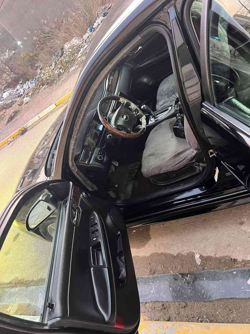 السلام عليكم امباله 13 بسمي 
السياره جاهزه محرك 3600 
بيها قطعتين تبديل ما عابر 
دمام اضافي سياوه كفاله كير ومحرك  
شكن كهربائي غرفه مخمل مكاني سماوه مركز 
***********
