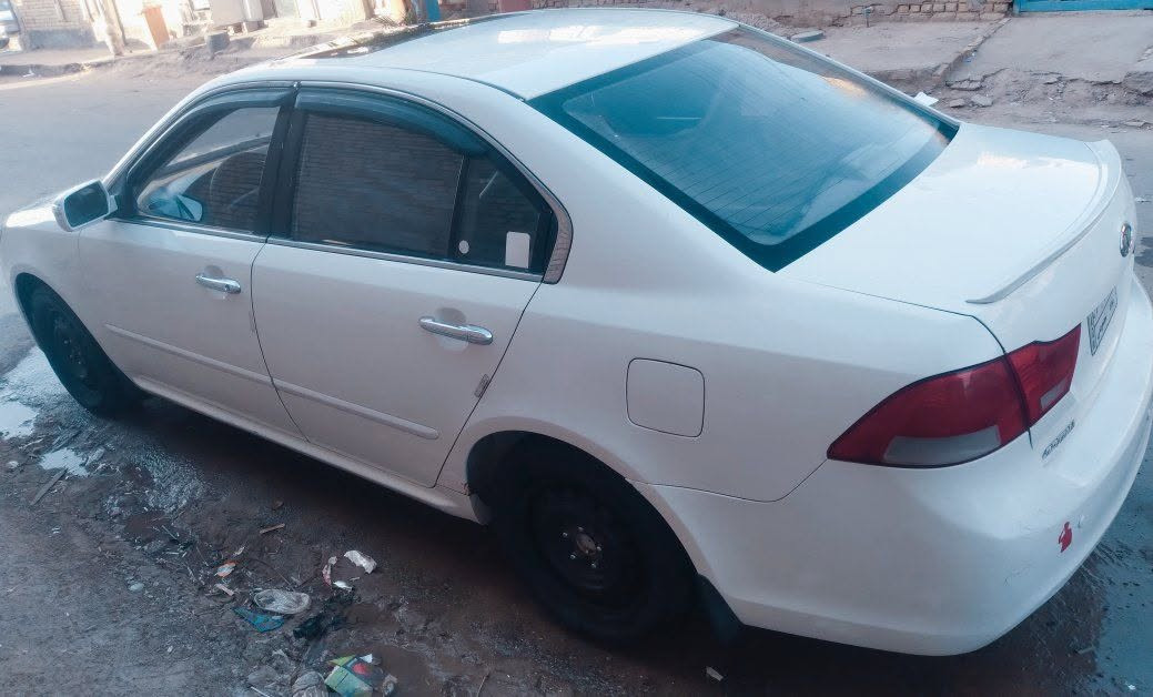 اوبتما 2009 خليجي فول مواصفات ماعدا البصمه  اشارة بالمري
فتحه بالقمارة
مكينة دوش 2000 سيارة كفالة من التبديل ومن  الكص والعيب الشرعي 
رقم بغداد 
جاهزة من كلشي 
كير ومكينة ومنضومة تبريد جديده
تخم تايرات بالباكيت
حدادية خير من الله 
داخلها نضيف كهربائيات شغالة وشاشة ايباد 
منضومة زنون عالي ناصي
السيارة بالناصريه بالشطرة🩶🌍
السعر 108
للاتصال ***********
