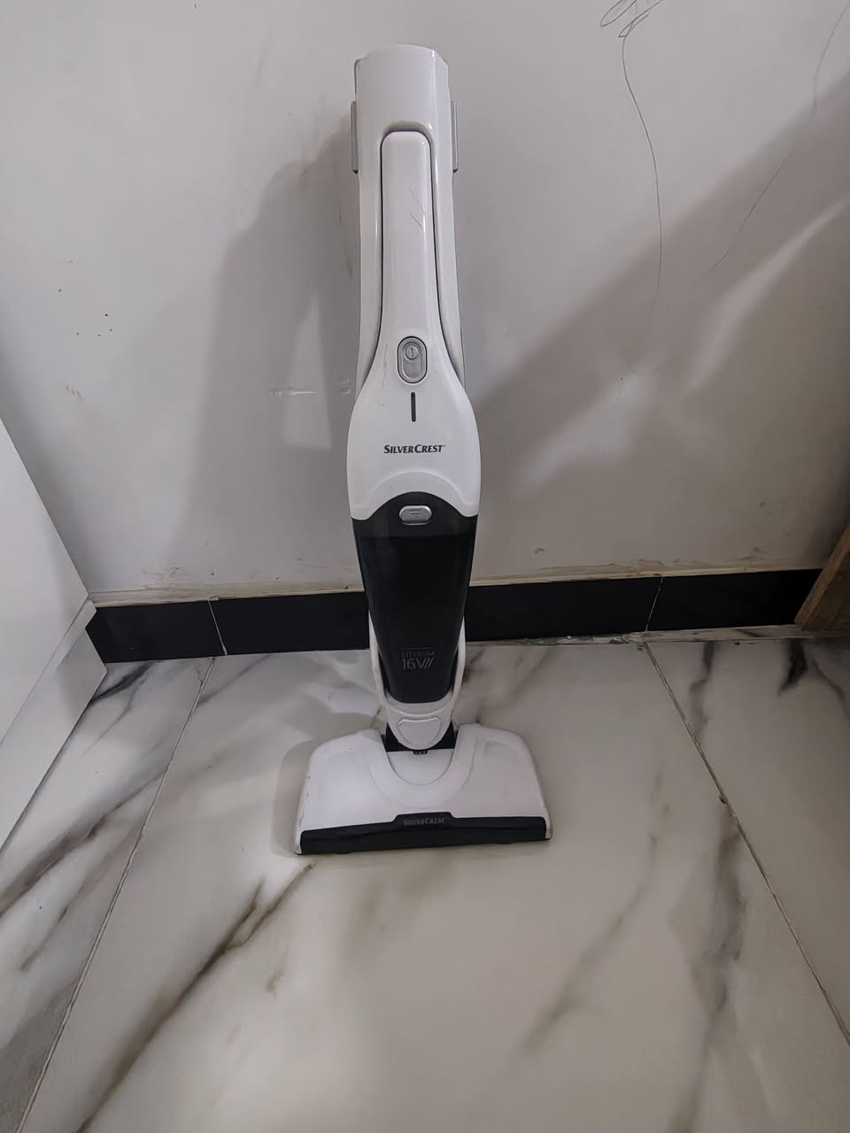 السلام عليكم 
مكنسه كهربائيه شحن للبيع بهاذه الشكل تجي وياها قاعده مال شحن شغاله استعمال قليل


**إذا كنت صاحب هذا الإعلان وتريد حذفه لأي سبب، رجاءا أرسل رسالة إلى الدعم الفني**