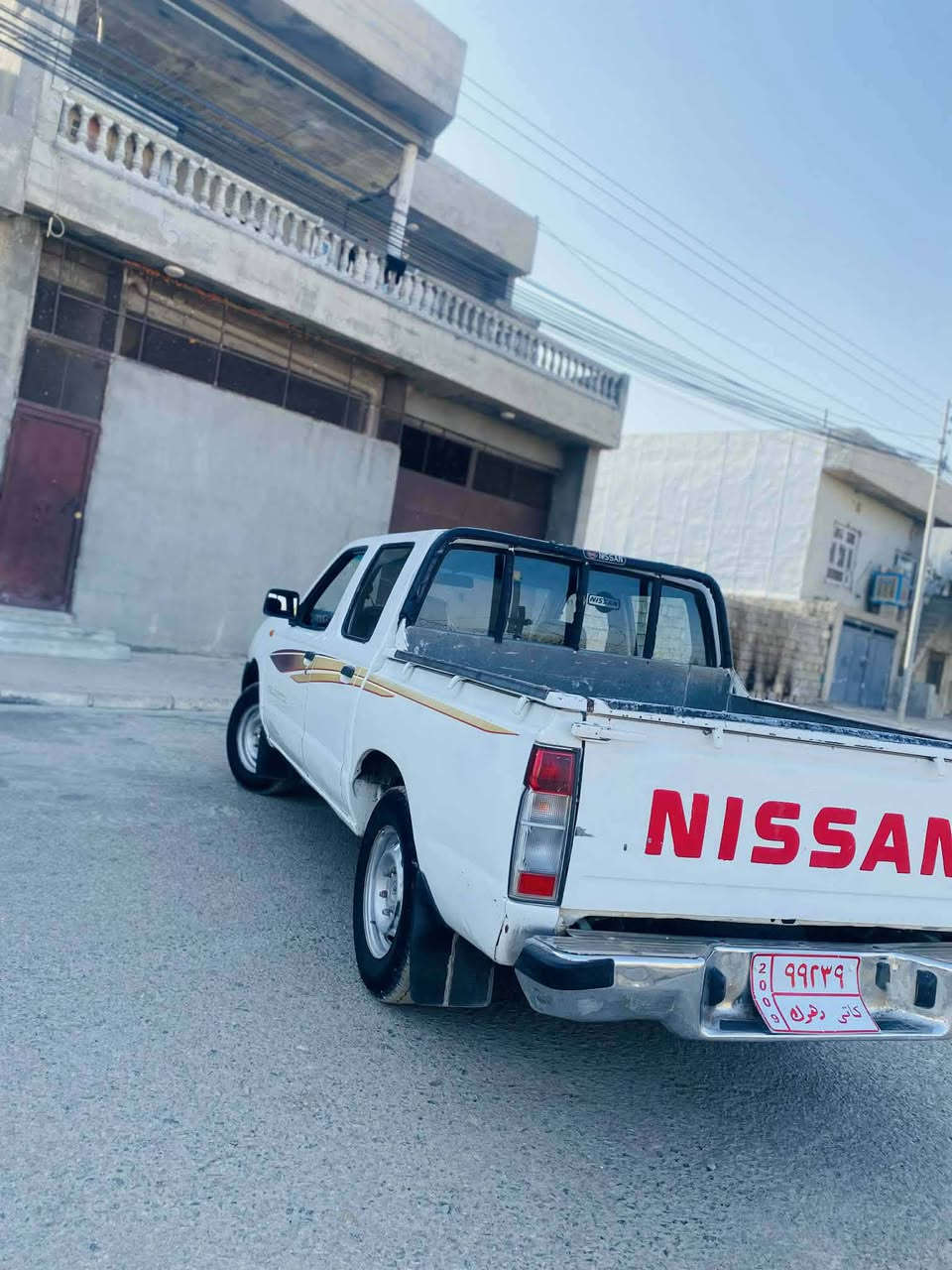 پیکاب نیسان 2009 
مەکینە بەخ گێر و مەکینەو 
شانسی بەشەرت  موس و بڕاوە نیە 
ساخە دەحم و لێدراوی نیە 
سەیارە کە هی مەحرەز نیە 
هی ماڵی خۆمانە یەک دەستە  
دەعەمی بۆ دەحەمی بەشەرت
ژ.م ***********

ناو نیشان. ژاراوە

ئـەگەر سەیارەکەت دەفرۆشیت نامە بنێرە با بلاوی کەینەوە لۆت
