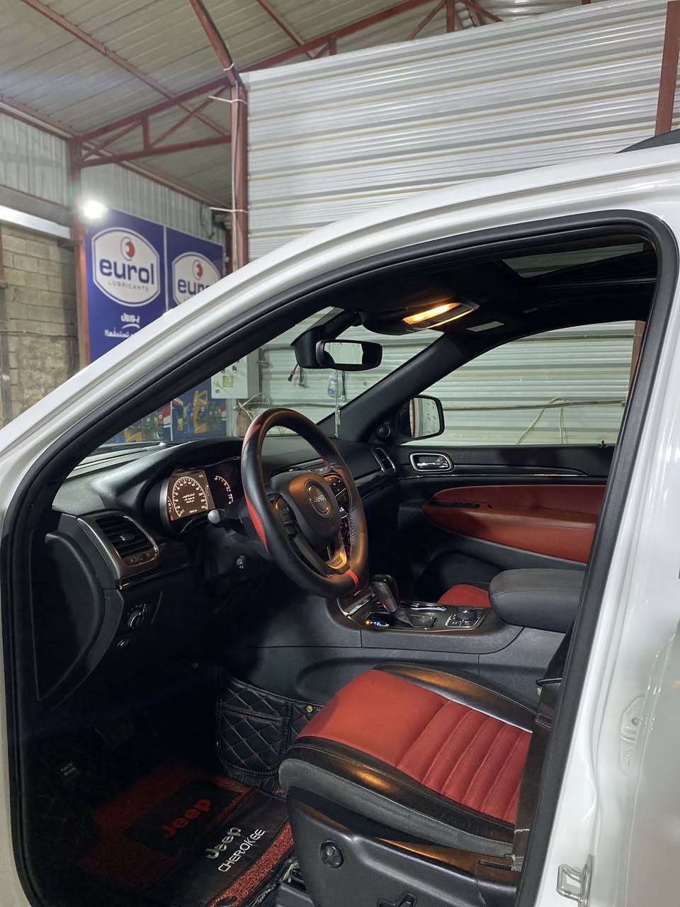 السلام عليكم للبيع | جيب S موديل 2019 خليجي 
السيارة بحالة ممتازة ونظيفة جدًا
▪️ الممشى: 42km
▪️ المواصفات: فول فول
▪️ الدفع: فور ويل
▪️ المحرك: 3.6 / 6 سلندر
▪️ اللوحات: بغداد
▪️ الموقع: بغداد
المواصفات:
 • سقف بانوراما + فتحة
 • كشنات جلد أسود وأحمر
 • كهرباء + تدفئة
 • خزن 3 وضعيات
 • ستيرن كهرباء + تدفئة
 • نظام النقطة العمياء
 • وضعيات قيادة متعددة (تحكم عن طريق الماوس)
 • تشغيل عن بُعد
 • بخاخات تنظيف اللايتات الأمامية
 • حساسات أمامية وخلفية
 • ويل 20 إنج بلادي سبورت
✔️ السيارة صبغ دعامية أو بارد جاملغ امامي
📞 الاتصال ***********
السعر 303 دولار
