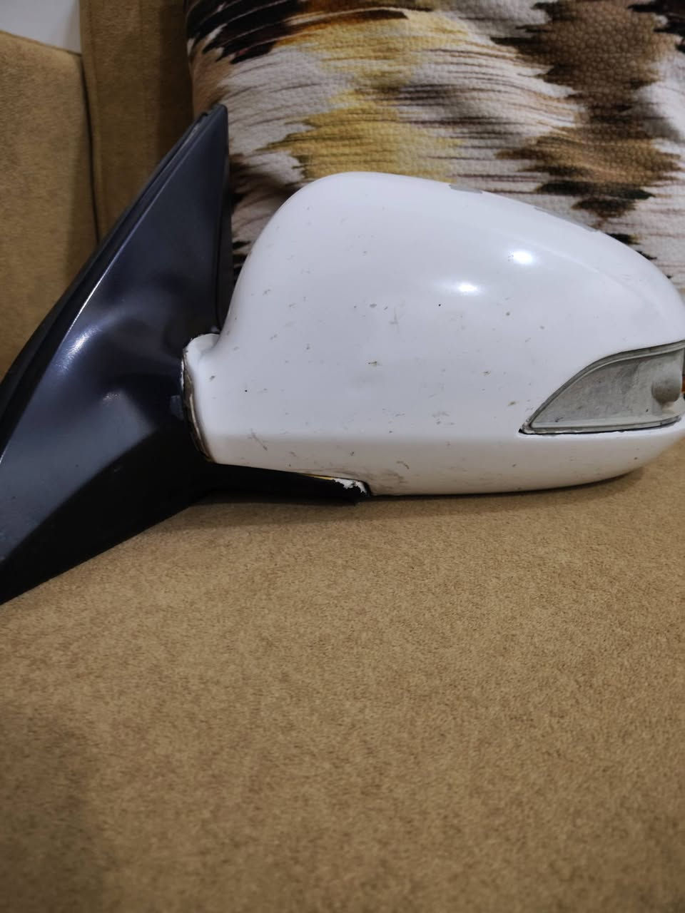 سلام عليكم
زوج مرايات لانترا للبيع 
مكان ميسان 
تواصل ***********
