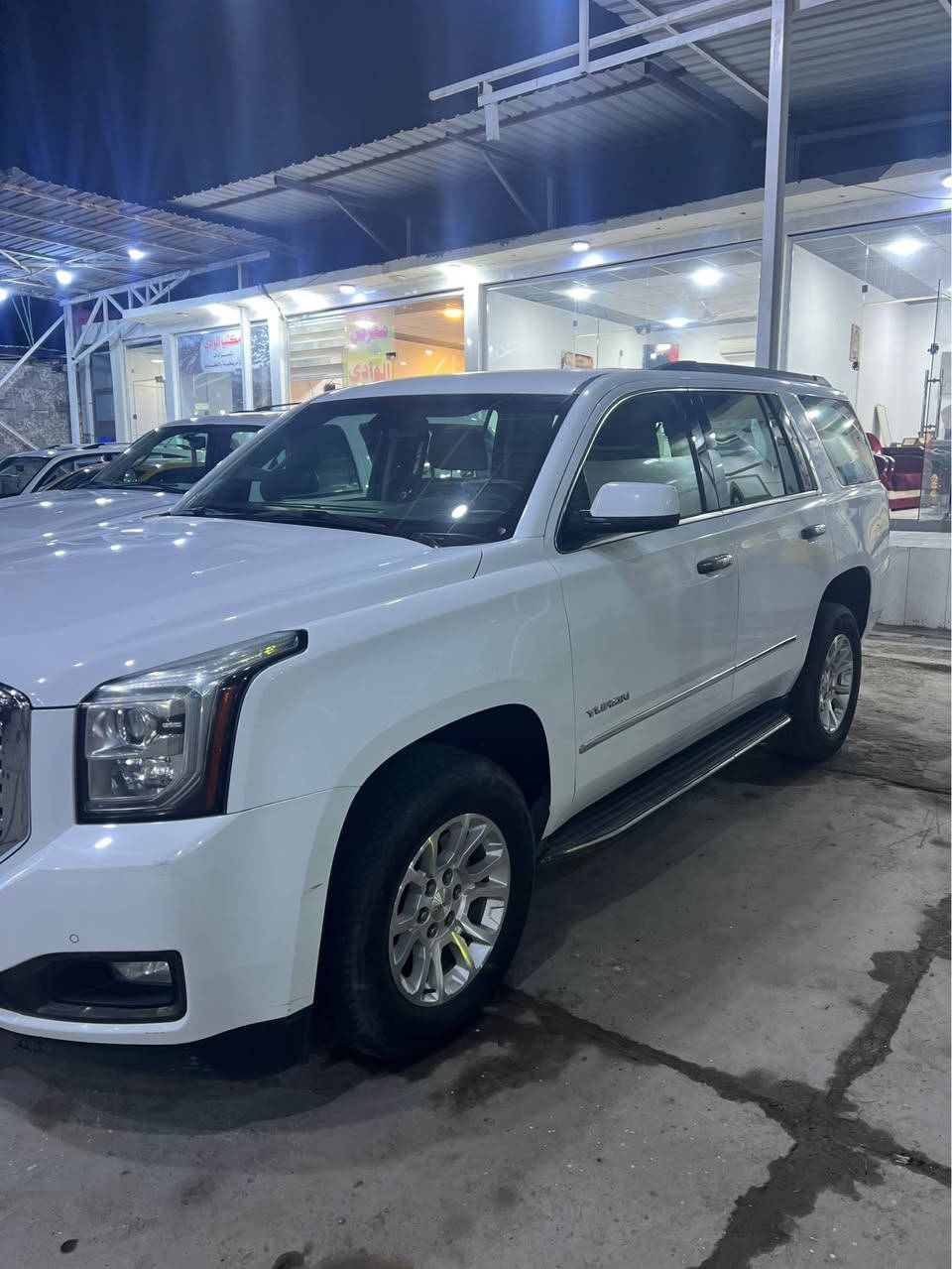 السلام عليكم 
يوكن 2019 خليجي 
سياره كفاله عامه 
تخم تاير حداده جاهزه سياره من كلشي 
مواصفات 
حساسات اماميه خلفيه
شاشه ابل كار بلي _ اندرويد اوتو
كشنات كهرباء 
وباقي مواصفات معروفه 
العنوان البصره القبله معرض الجزيره 
السعر 365 وبيها مجال حك جيه 
*********** البصرة, العراق
