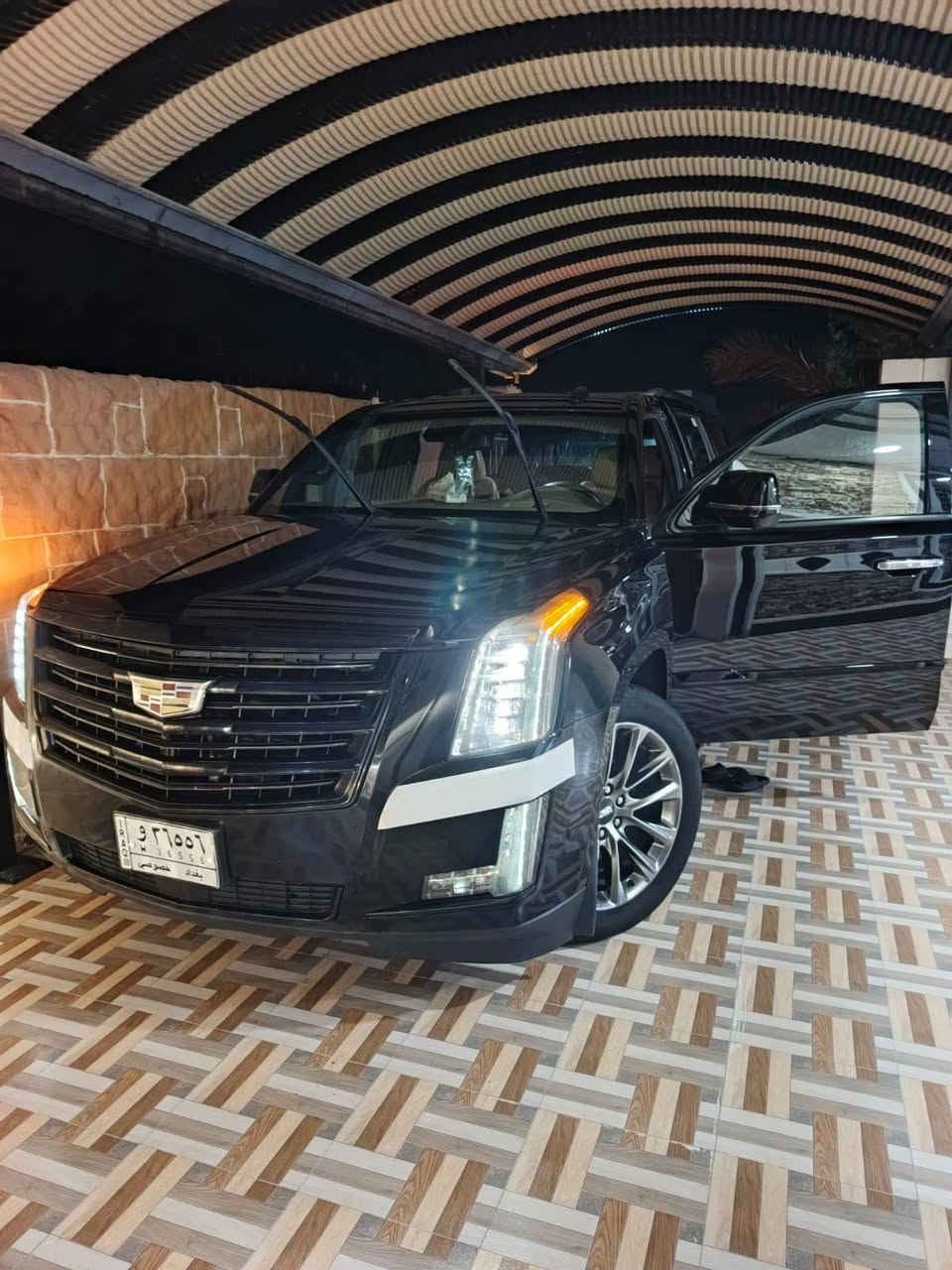 كاديلاك اسكاليد 2020 بلاتينيوم دبل رادار. (خليجي) 
 
السيارة كفاله عامه من الحادث والصبغ والبارد. 
المحرك كفاله من الفتح و التبخير وكلشي 
الكير كفاله من كلشي. 
كهربائيات كله كفاله شرط كلوب واحد ما مشتغل بيها. 
السيارة ماشية 165 الف كيلومتر.
رقم بغداد تحويل مباشر .

1-محرك v8 6200 cc.  تم استبداله جديد .
2-كير ١٠ نمر هايدراماتيك.
3-لايت امامي ٥ عدسات زنون .
4-كشافات زنون .
5-حساس امامي .
6_رادار امامي .
7-السيارة خمس كامرات وكامره 360 درجة. 
8-ويل ٢٢ انج .
9- ابواب بصمة خمس بصمات. 
10-بصمة تشغيل. 
11-مري شفط +قلابة 
12-اشاير مري
13-رادار مري جانبية 
14-دوسات كهربائية تنفتح وتنسد ويه فتحة الباب. 
15-دواخل عسلي. 
16-تنتة كنتارا اسود 
17-المراية الوسطية تتحول الى كامرة خلفية 
18-سلايد روف
19-كشنات خزن ميموري وضعيتين 
20-كشنات امامية كهرباء 
21-تدفئة تبريد كشنات 
22-سكليتر كهرباء 
23-مساج كشنات امامية 
24-ستيرن كهرباء 
25-تحكمات ستيرن 
26-داتا شو 
27-تحكم فور ويل 
28-عداد ديجتال
29-تدفئة ستيرن 
30-شاشة كبيرة لمس 
31-قاصة 
32-جميع التحكمات لمس 
33-ثلاجة 
34-شاحن لاسلكي 
35-مخارج usb+aux +مخرج كهرباء 110v+مخرج hdmi 
36-شاشه خلفية وسطيه.
37-كشنات وسطية تدفئة 
الكشنات الوسطية 38-والخلفية تحكم كهربائي
39)باب الصندوق جكات. كهرباء 
40-حساس استشعار القدم لفتح الصندوق 
حساسات خلفية .

مكان / ديالى بعقوبة. 
السعر /390وبيها مجال حك الجية وتشلع عيوني. 
رقم الهاتف/ *********** بعقوبة, ديالى
