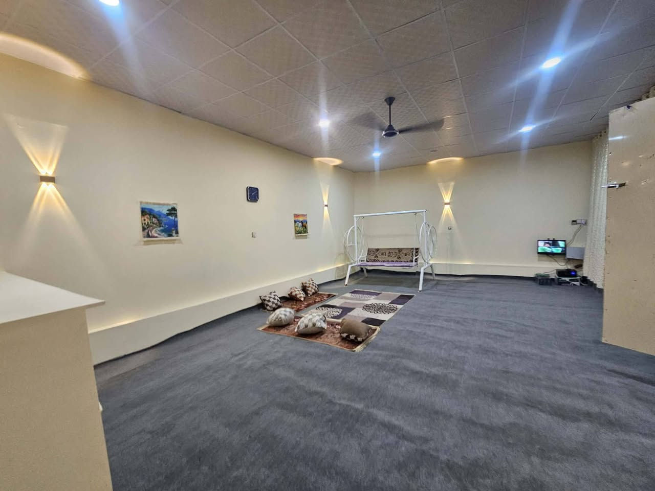 #مزرعه_للبيع مساحة 200متر العنوان:-الديوانية طريق السنية السياحي مقابيل مشروع الماء زراعي سند 25 مداور مباشر
السعر 30 مليون وبيها مجال
كاميرات مراقبة 
عاكسه كهرباء ٢٤ ساعه
مزروعه زرع 
كراج للسياره 
ديكور كل القاعه ٦٠ متر مربع 
كهرباء 
ماي 
تبليط 
كل الخدمات. 
—————————————


**إذا كنت صاحب هذا الإعلان وتريد حذفه لأي سبب، رجاءا أرسل رسالة إلى الدعم الفني**