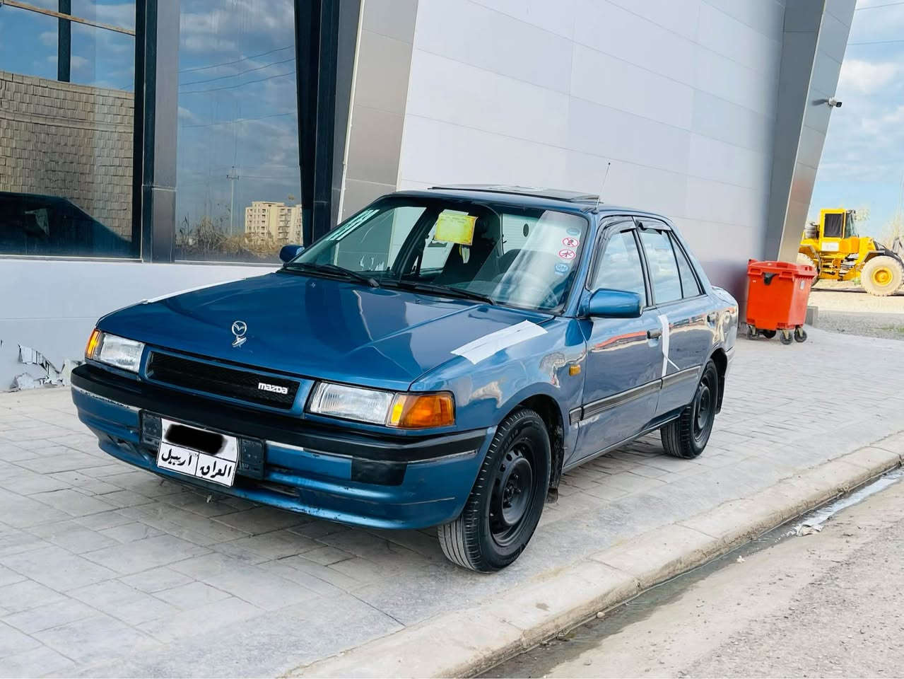 مازدا ٣٢٣ 
مۆدیل ١٩٩٢ 
گێڕ عادی پاوەرە مەکینە ١٦و بەخ مەڕغوب قفل مەرکەزیە..
گێڕ و مەکینە و برانەوە و وەڕگەڕانی بەشەرت 
سبوغ عام بۆ جوانی پێشی هیچی نیە پشتی جەمپی خەفیفی هەیە.. ٤ تایەی نوێیە نەقسی
نیە سەیارەکە...کارەبایی و گەرمی و گێچی هەمووی ئیش دەکا
بەناو کردن بەشەرت فەحس و هەزەی کرایە...
١٣٠،٠٠٠ سەد و سی هەزار غڕامەی لەسەرە 
*********** لە هەولێرم أربيل, العراق
