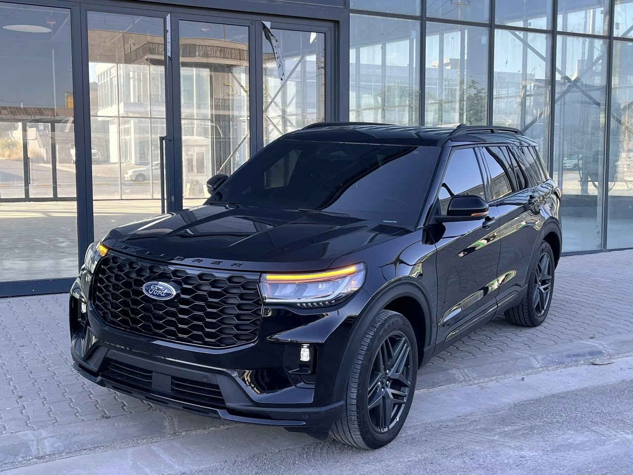FORD EXPLORER 2025 ST/LINE
فورد 🐍 2025 
ماشي ٢٢٠٠٠ الف 

مواصفات ST/LINE
رادار حساس كاميرا ٣٦٠ درجة 
بصمة شغال 
باب بصمة 
شاشة كبير 
كيج أليكتروني 
كشن كهربائي ⚡️ 
كشن تدفئة 
ستيرن تدفئة 

حادث خفيف 
بجم كبس 
جاملخ و باب ورة فقط تعديل بيها 
جاملخ أمامي تبديل بلادي 
إرباك فقط بردة طاك
 
مكان سليمانية
سعر٣٢٠$ ورقة و مجال 
***********📞
