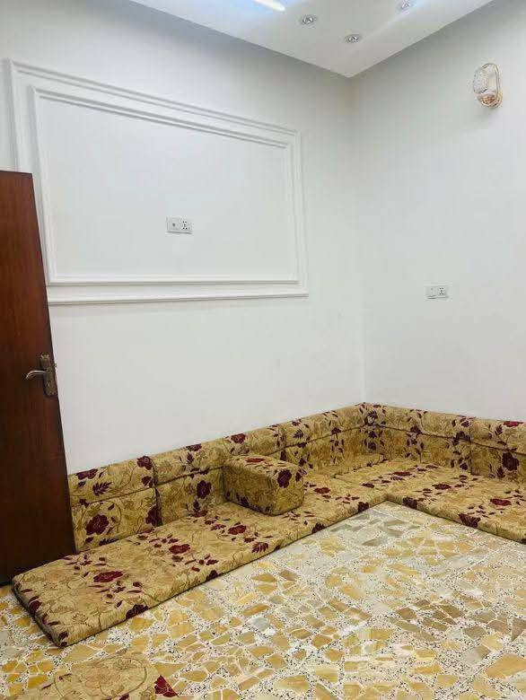 السلام عليكم ....
اغراض مستخدمه للبيع 
* ديوان ارضي ١٦ متر مع ٤ تجوات نضيف اسفنج جديد 
* جرباية اطفال نضيفه اخت الجديده  استخدام قليل للبيع 
*عربانه معاقين كهربائيه نضافتها كما موضح بلصور 
الاسعار الاستفسار خاص او الاتصال على الرقم ***********
