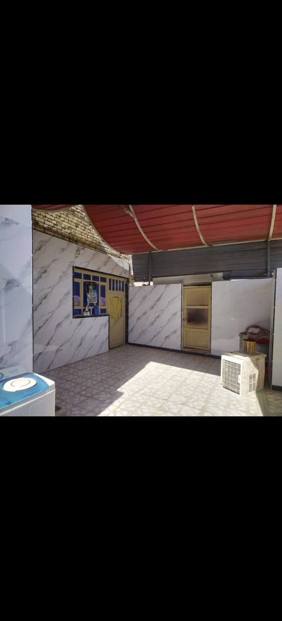 السلام اعليكم
   
بيت مساحتة ٢٠٠ م للبيع قاطين طابو صرف زراعي  سند 25 
لعنوان الماجدية خلف مرقد سيد جميل
البيت متكون من طرمة وصحيات خارجية وداخلية 
مع استقبال الطول 8 والعرض 4.5 
ويحتوي على مطابخ ثنين
ويحتوي علئ صالة كبيرة 
ويحتوي علئ 5 غرف من ضمنهن غرفة كبيرة 8 في 4.5 سويت وبعض التفاصيل ع لترويج معاملة تطويب البيت   لسعر 135 وبي مجال
 ملاحضة كهربائي وماء ومجاري وتبليط كلهن جديد
ملاحضة رصيف ١٠ في ١٠ من ضمن لبيت  
 *********** 
***********
