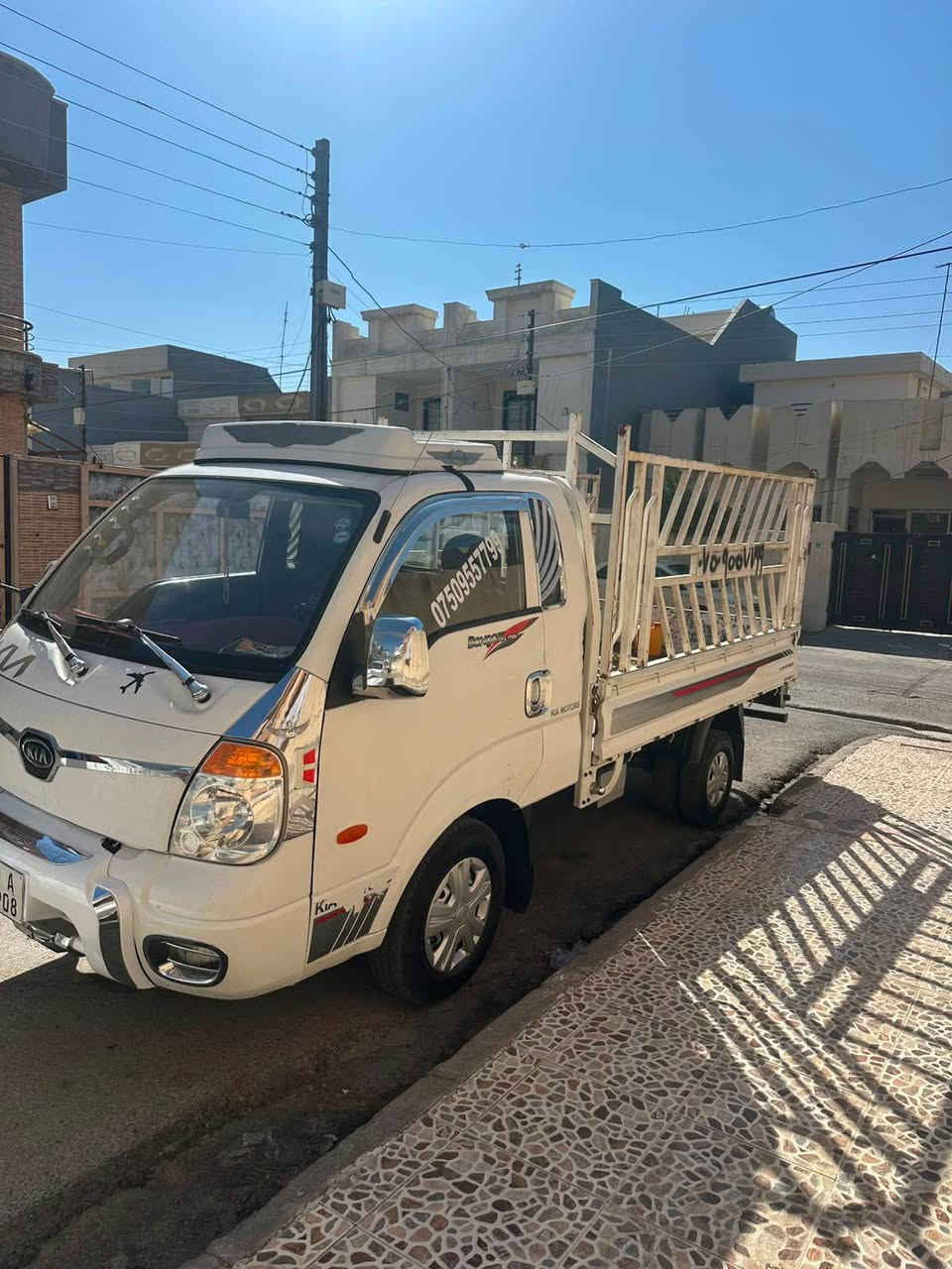Kia bongo 3000 
2010
کیا بار مەکینە ٣٠٠٠ 
گێر و مەکینە بەشەرت 
تەنهە یەک بست سبوخە 
مەکینە بێ بوخار 
سەنەوی و رەقەم نوێیە بەناوی خۆمە
*********** أربيل, العراق
