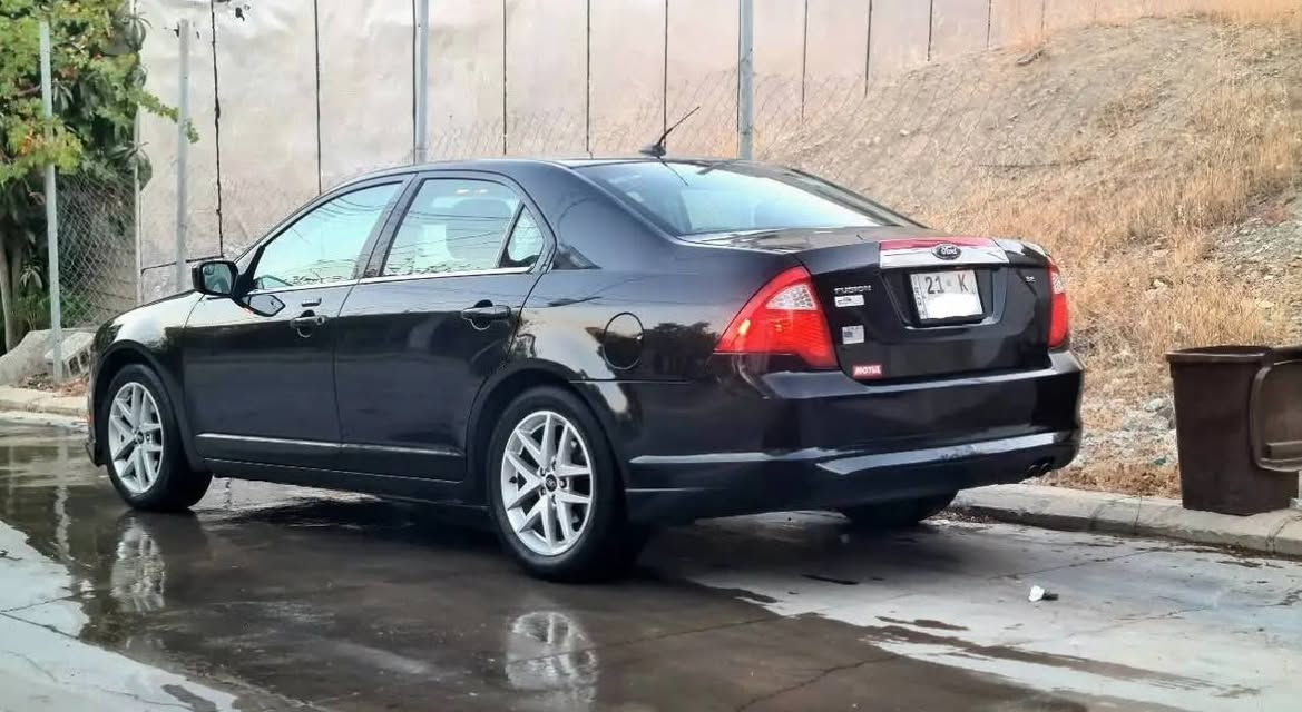 بە ناوی خوای گەورە 
***********
SELشتی لۆک و دانسقە بیانوو بڕ
فۆرد فیوژن  2012 ئەمریکی مەکینە 2.5 بێ تۆربۆی مەڕغووب 107  هەزار ڕۆشتووە
بێ بۆیاخ و بێ پارچە گۆڕاو بێ دەعم و بێ ئێرباگ 
ناو ڕەش کوشن جلد و٢ کوشن کارەبا  ویل کەپ تەحدید سورعە خەتی جادە تەلەفوون و بلوتوز  لایت ئۆتۆ و عەدەسە سوکان ڤۆلیۆم تایەی تازەیە تەقە و ڕەقەی نییە 
گێڕ و مەکینەی بوڕغووی نەکراوەتەوە
٩٩ گەڵا و معامەلە
 سلێمانی تکایە موشتەریت پەیوەندی بکە جوابی نامە نایەمەوە.. السليمانية, العراق
