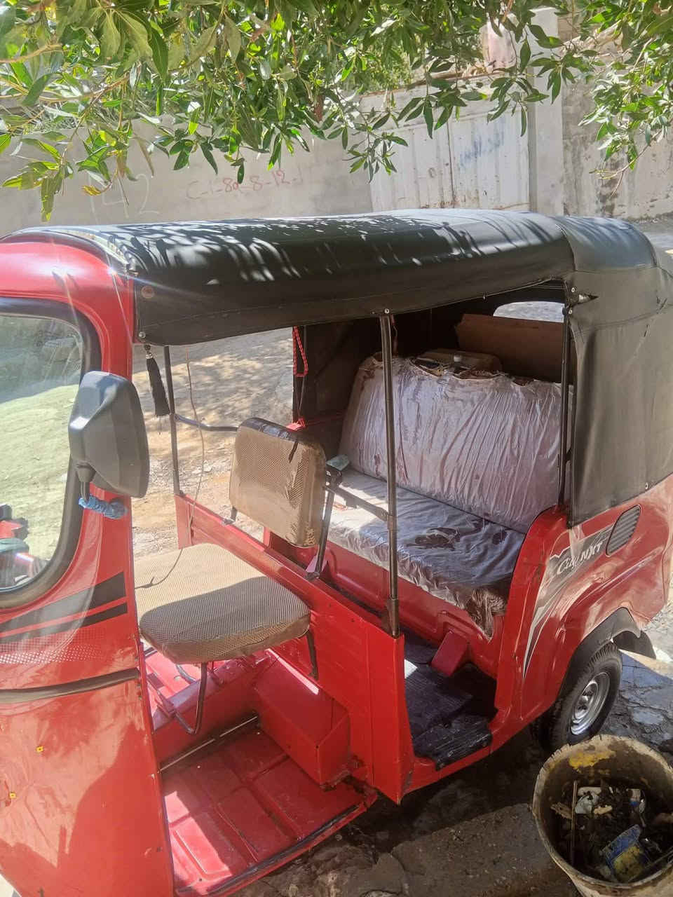 بياجو للبيع موديل 21السعر 2و٢٠٠وبيهمجال.      تكتك نضيفه خير من الله مستعجل عله بيعته لان محتج التكتك اوراق العنوان اديالى بعقوبه ***********
