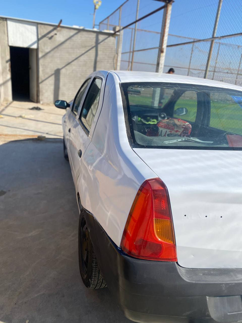 السلام عليكم
رينو للبيع موديل 2009
محوره كير ومكينه كورلا
سياره مصبوغه عام معمره تعمير جديد
اثر خياسات سنويه نافذه ب 2019 تريد 
وكاله او تحويل سياره جاهزه نقصها
 بس دكمه مال التبريد عاطله 
تخم تاير جديد صدر امامي جديد
جاهزه ع الاخير
رقم كربلاء مشروع وطني
مكان السياره بالكوت
تري وين مايعجبك 
ب 40 وبيها مجال
للاستفسار ***********
