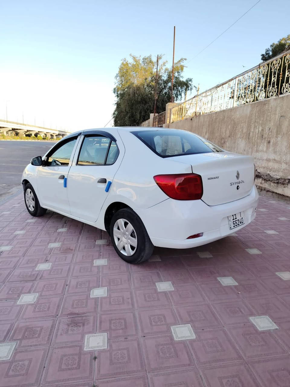 السلام عليكم رينو سنبل للبيع مديل 2016 رقم بغداد انكليزي تحويل ثاني يوم سنويه جديده هزه جديده مكينه كير حداديه مكفولات تبريد ثلج ❄ تخم تاير جديد السياره جاهزه من كلشي بيه مكانات صبغ قليله السعر 66 وبيها مجال حك الجيه مكاني كربلاء رقم الهاتف ***********
