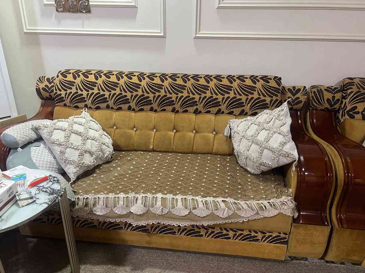 قنفات أصليات نضيفات جداً عدد ٥ قطع
قطعتين ام ٣ اشخاص وقطعتين ام شخص وقطعة ام شخصين
السعر 250 الف وبيهن مجال***********
