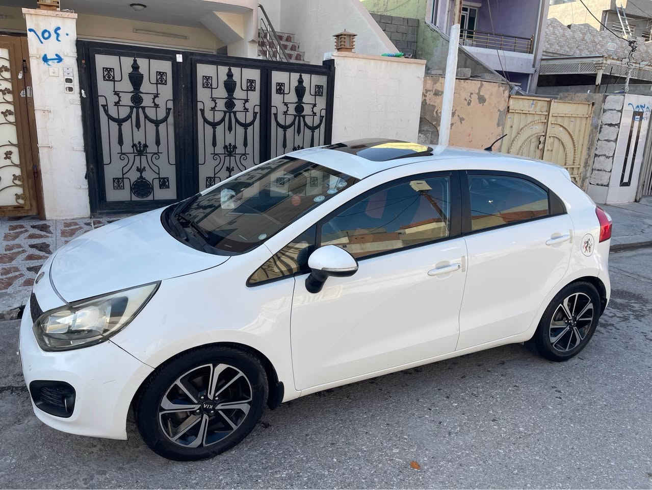 كيا ريو موديل ٢٠١٤ زور خاوينة رقم وسةنةوي نويية بة ناوي خومة .دووپارجةونيوي هةية سعري ٨٣ زم *********** أربيل, العراق
