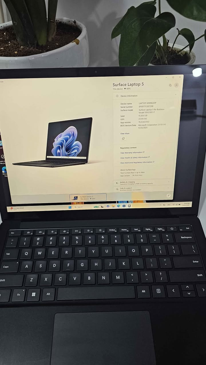 للبيع: Microsoft Surface Laptop 5 – قمة الأناقة والإنتاجية ✨
إذا كنت تبحث عن لابتوب يجمع بين التصميم الفاخر الخفيف والأداء السريع لإنجاز أعمالك أو دراستك بكل سهولة، فهذا الجهاز هو الخيار المثالي لك! يتميز بهيكل ألمنيوم متين وشاشة تعمل باللمس بالكامل.
🔹 المواصفات التقنية للجهاز:

* الشاشة: 13.5 بوصة PixelSense تعمل باللمس، ألوان ساحرة تدعم Dolby Vision IQ.
* المعالج: Intel Core  i7 من الجيل الثاني عشر (منصة Intel Evo السريعة).
* الذاكرة (RAM):   16 جيجابايت لتنقل سلس بين التطبيقات.
* التخزين: 512 SSD فائق السرعة.
* المنافذ: يدعم منفذ Thunderbolt 4 السريع جداً لنقل البيانات والشحن + منفذ USB-A.
* اللون: أسود .

🔹 حالة الجهاز:

*  المستعمل بحالة جيدة .
* البطارية: بحالة جيده جدا مشحون 7 مرات
* بدون بوكس 

💰 السعر المطلوب: 775،000 الف
📞 للتواصل والاستفسار: ***********

https://t.me/epic_store2 بغداد, العراق
