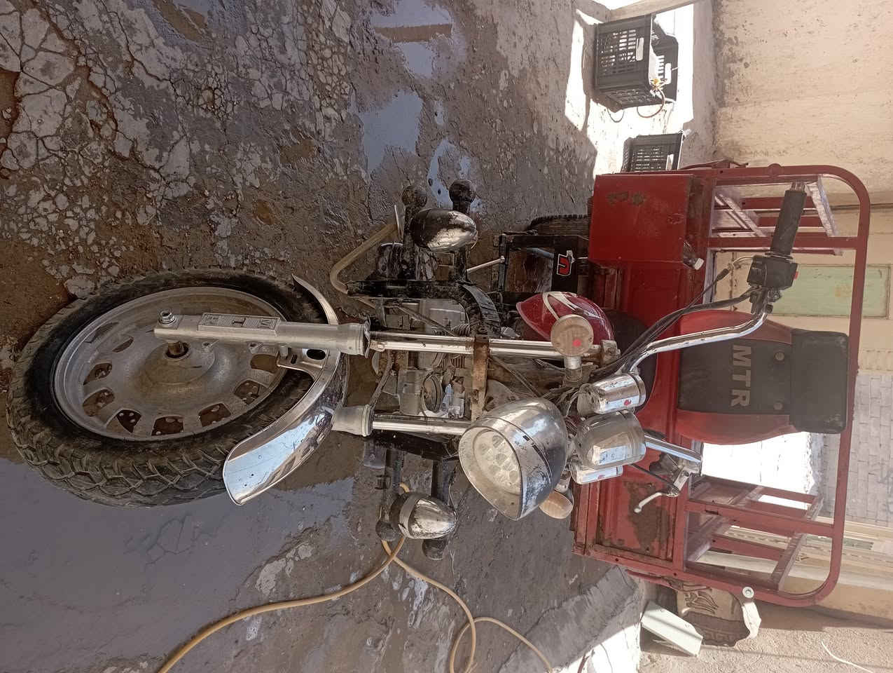 سلام عليكم ستوته ٢٠٠٧ رقم اسود وسنويه محرك ٢٥ مامفتوح كهرباء كامله ركبه وصاصي  مكفول 1600
***********
