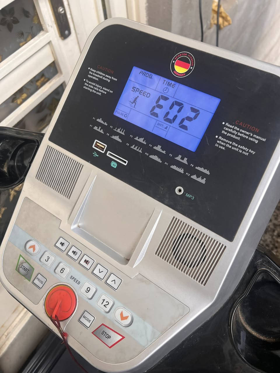 السلام عليكم
جهاز جري للبيع وكف عندي بدلتله فيوز كام يطلعلي  E2  ما اعرف شنو مشكلته
***********
