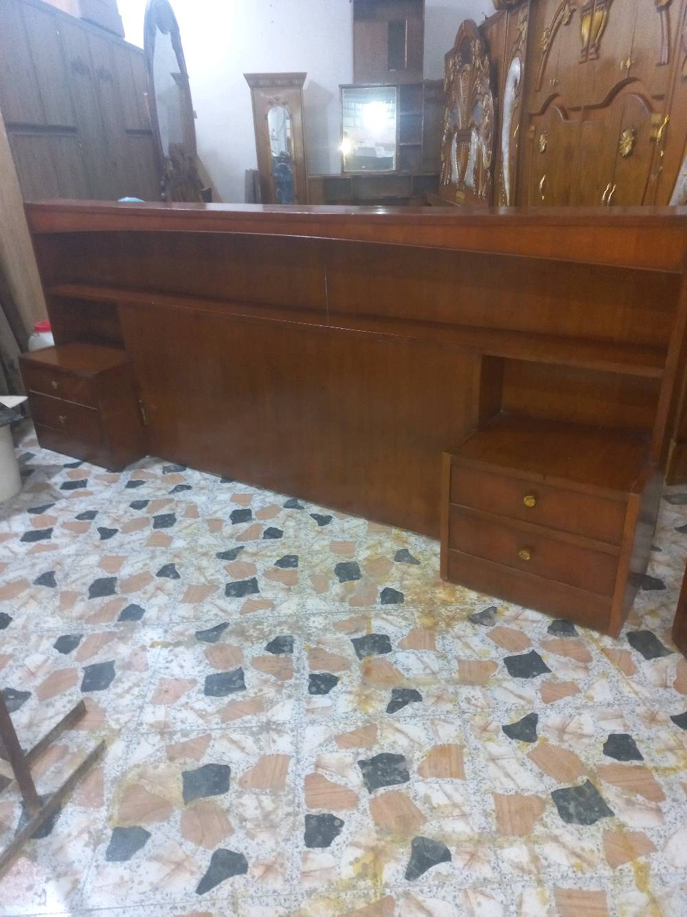 متوفر غرفه سته باب تزكام مستخدمه نضيفه العنوان كوت حي الجهاد للإستفسار مراسله الصفحه او الاتصال متوفر واتساب *********** ***********