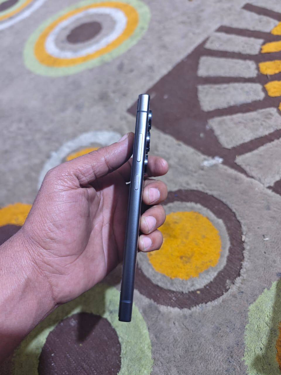 السلام عليكم سامسونك اس 24 ألترا  ذاكرة 512 جهاز مكفول نضافة فوول بس بدون ملحقات السعر 900 قفل مكاني البصرة القبلة للمراسل ***********
